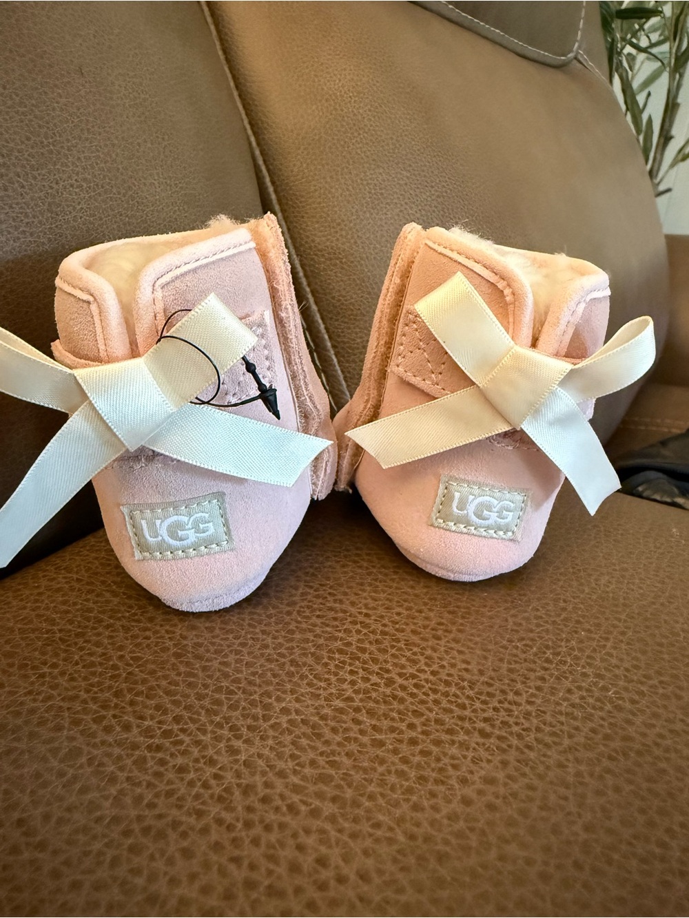 UGG Light Pink Bow Baby Booties size 0/1